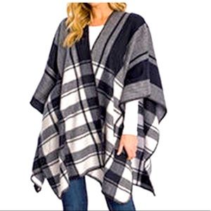Cozy Blanket Wrap in Taylor Check Black